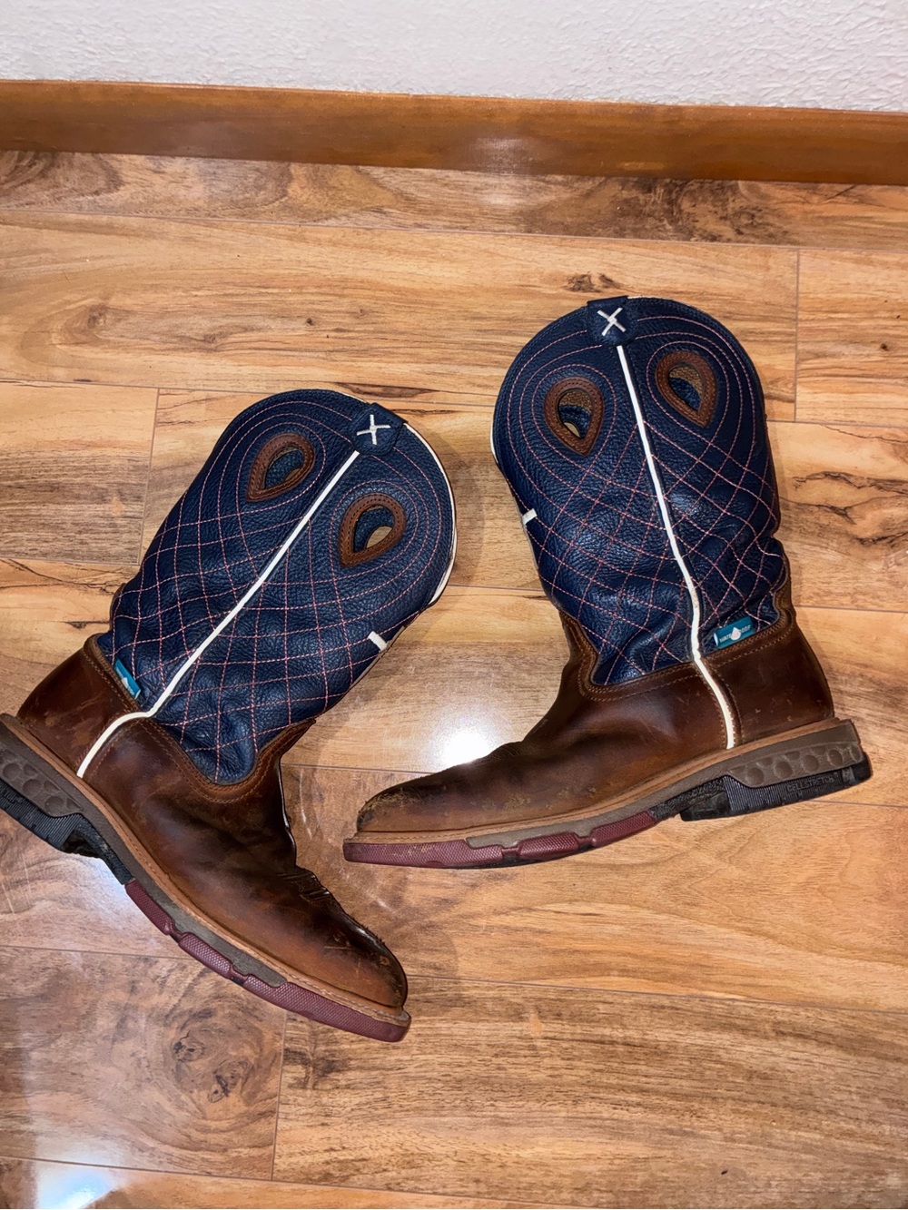 Twisted X Men’s 12" Alloy Toe Western Brown/Blue Leather Pull On Boot - size 8D